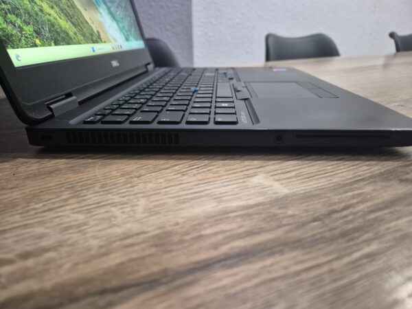 DELL Latitude e5550 – Image 2