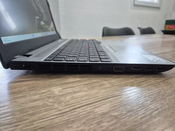Lenovo Thinkpad E570 – Image 2