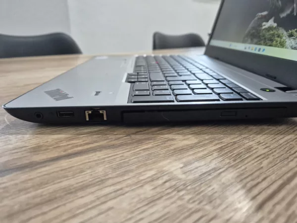Lenovo Thinkpad E570 – Image 3