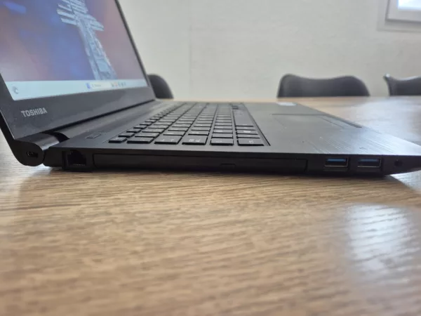 Toshiba Satellite Pro – Image 2