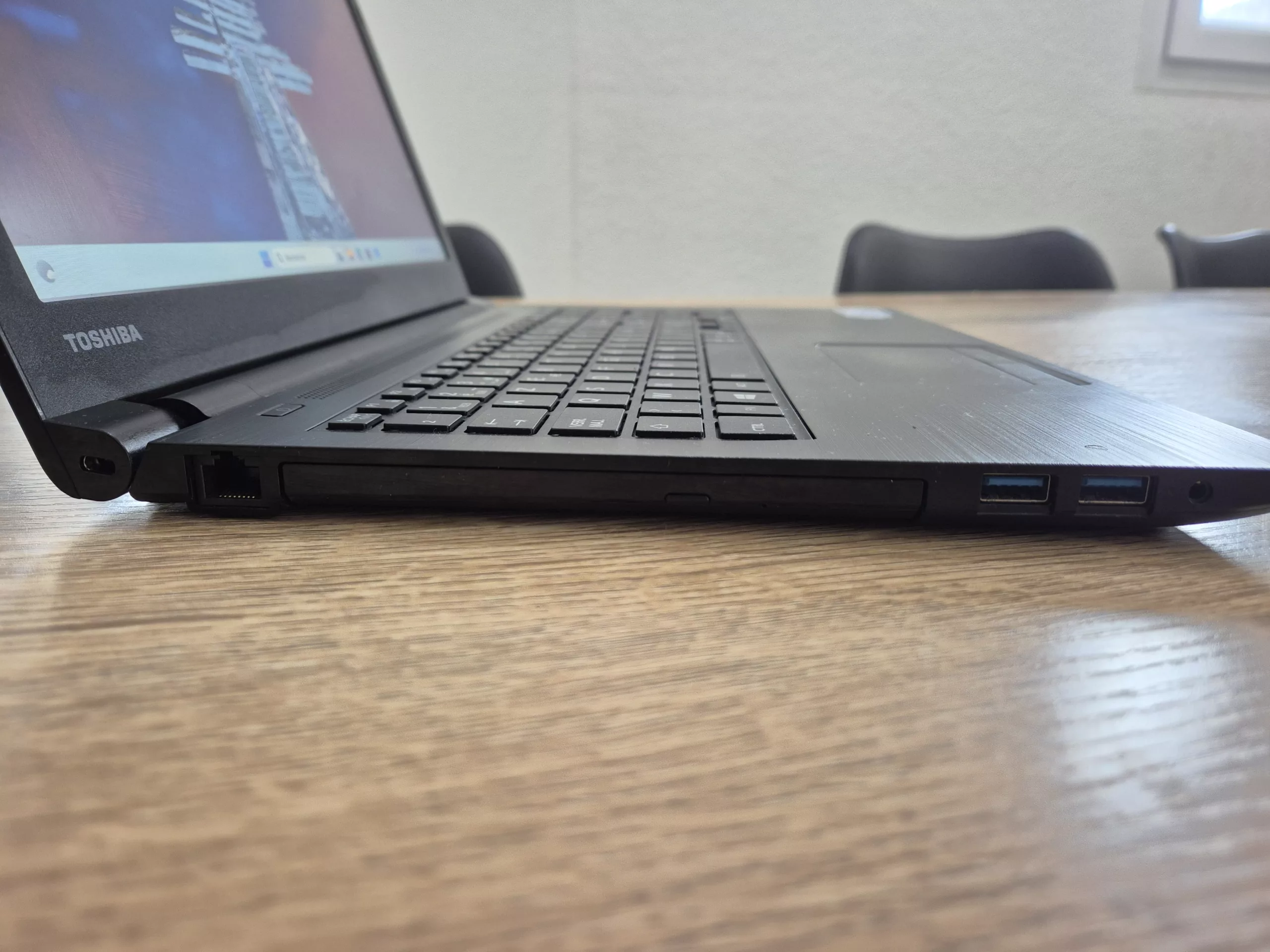 Toshiba Satellite Pro – Image 2